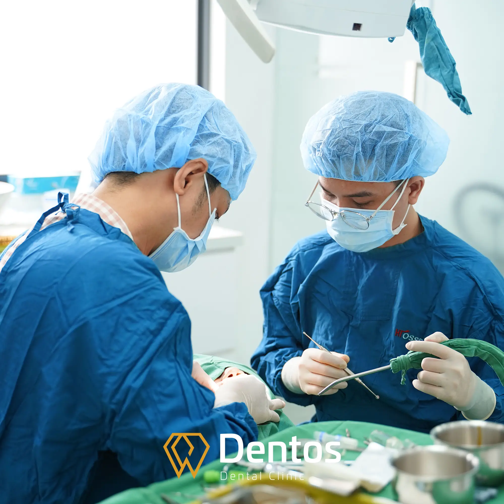 Đội ngũ bác sĩ CKII Dentos được đào tạo chuyên sâu về phẫu thuật cấy ghép Implant